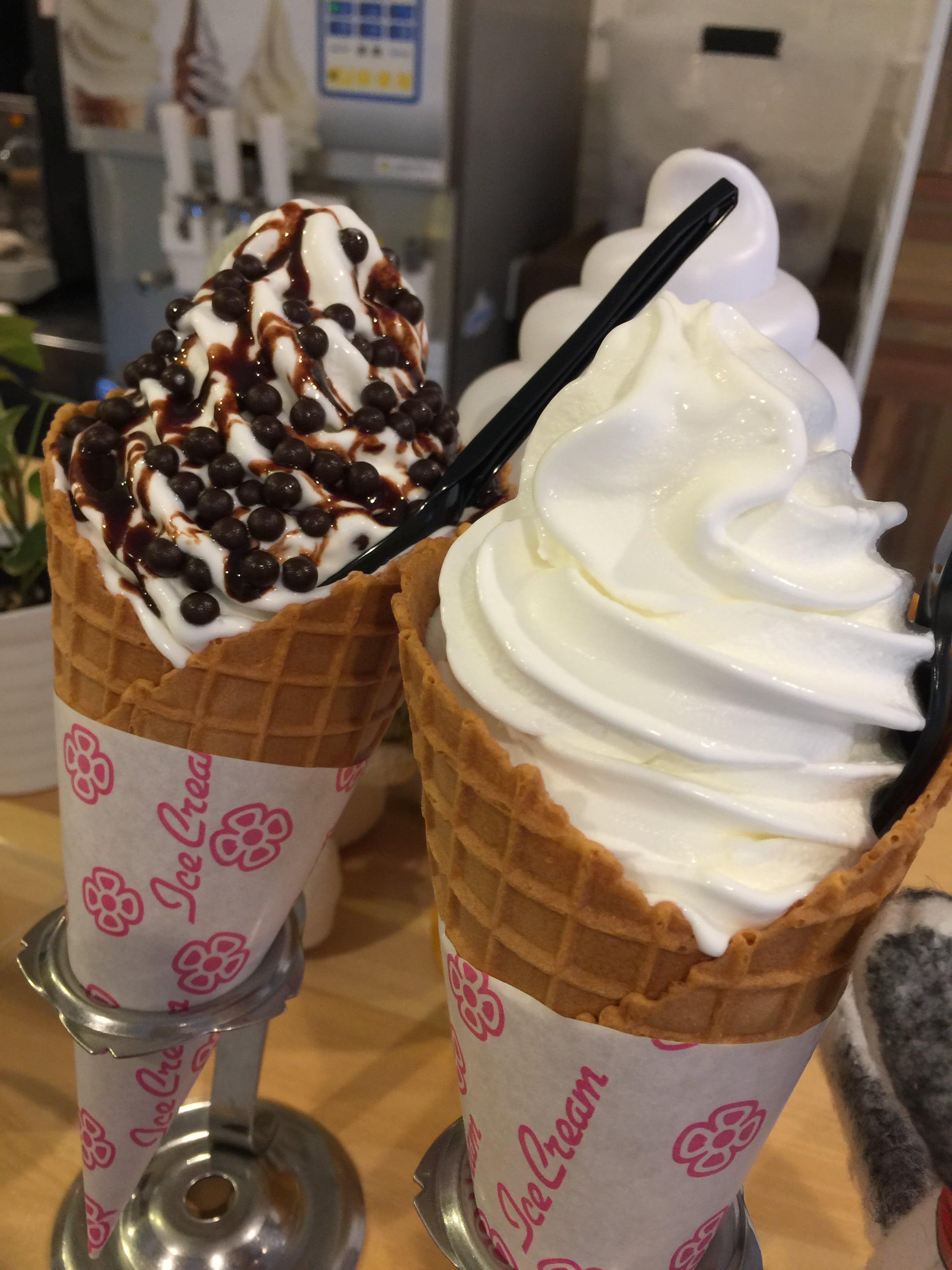 お散歩をしないと気付かないソフトクリームのお店LAITIER