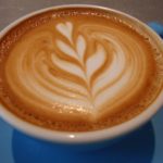 大崎駅から少し行ったガラス張りで開放的なカフェ　アワーズ！